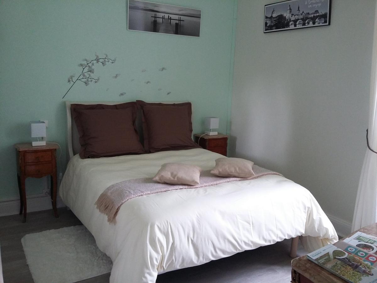 Logis Des Bessons Bed and Breakfast Migron Eksteriør billede