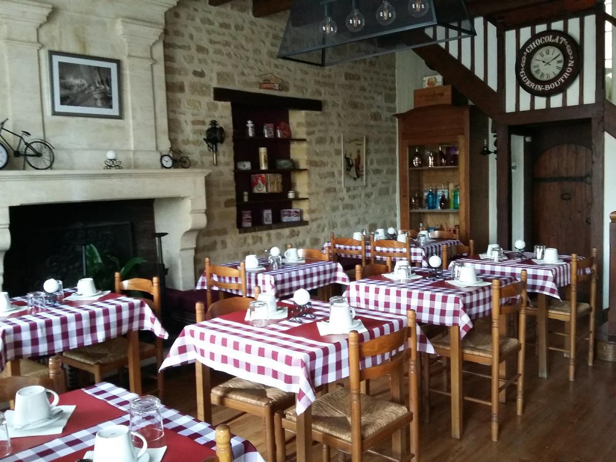 Logis Des Bessons Bed and Breakfast Migron Eksteriør billede